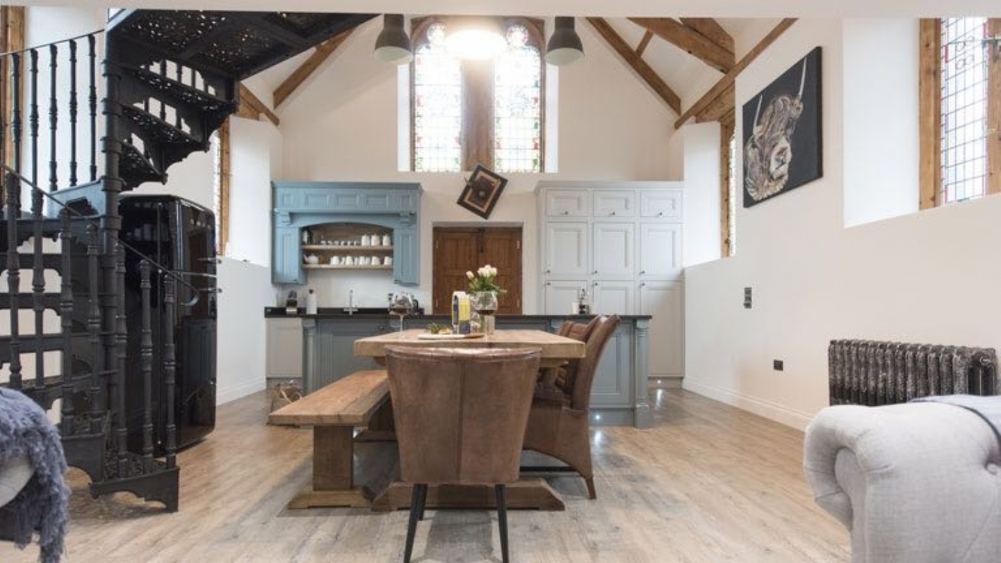 Cornwall Painters and Decorators - Chapel Conversion Dining Room